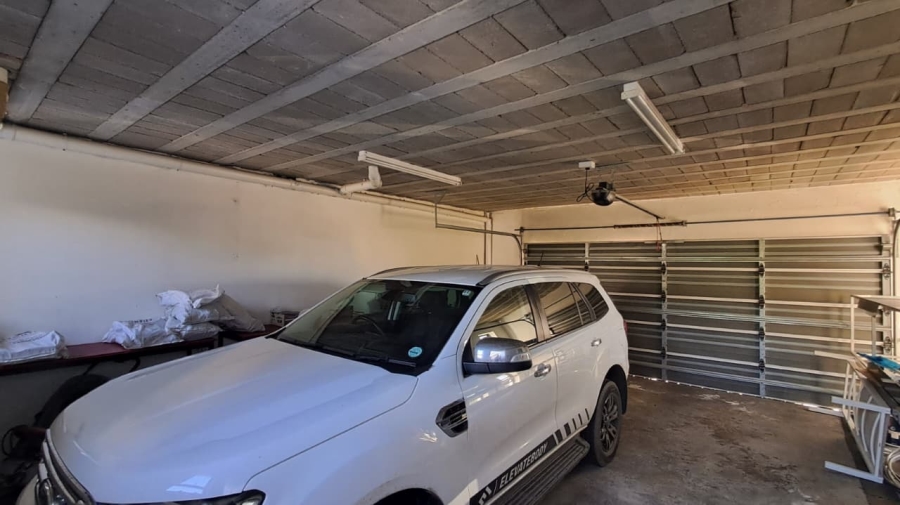 To Let 4 Bedroom Property for Rent in Avalon Estate Western Cape